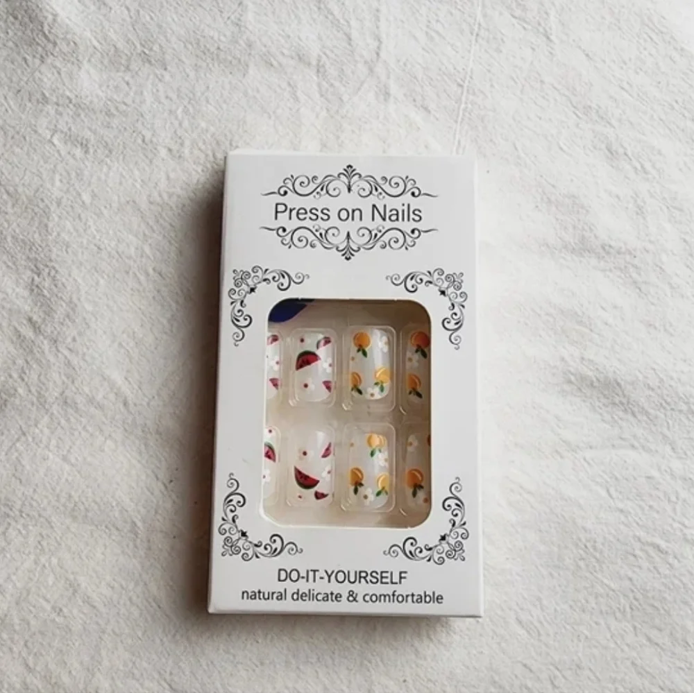 24 Pieces Fake Press On Nails